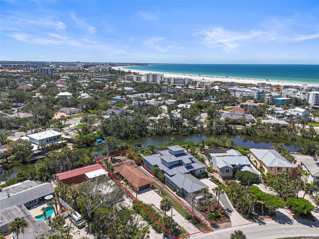 Photo of 30 Island Circle, Sarasota, FL 34242 (MLS # A4653880)