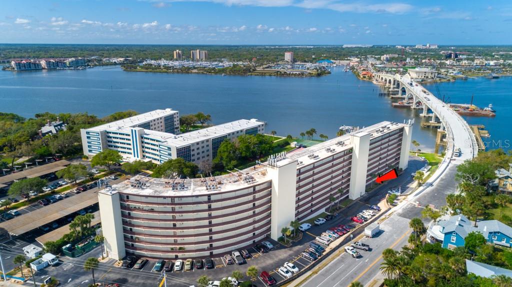 River Place 01 Hundred Condo - Residential