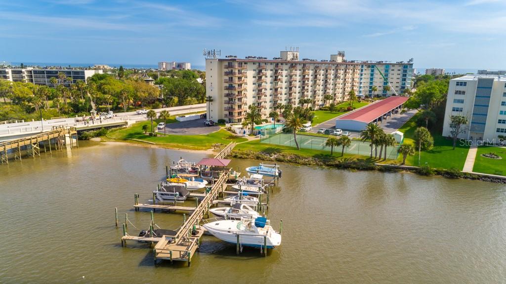 River Place 01 Hundred Condo - Residential