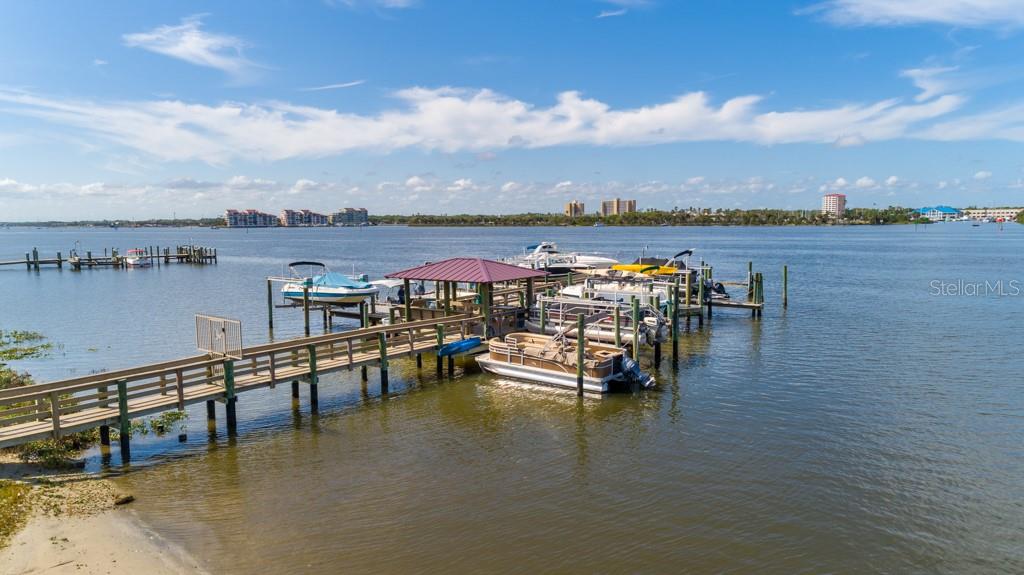 River Place 01 Hundred Condo - Residential