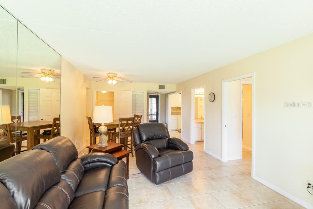 River Place 01 Hundred Condo - Residential