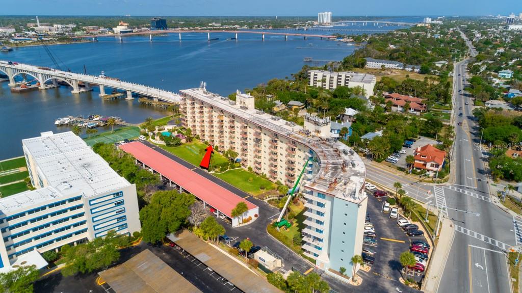 River Place 01 Hundred Condo - Residential