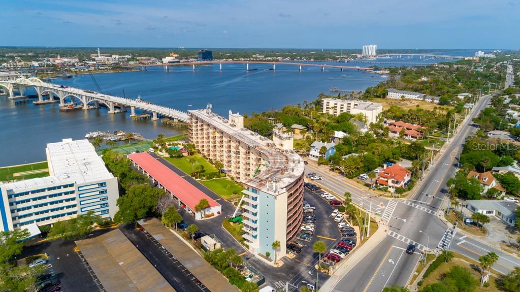 River Place 01 Hundred Condo - Residential