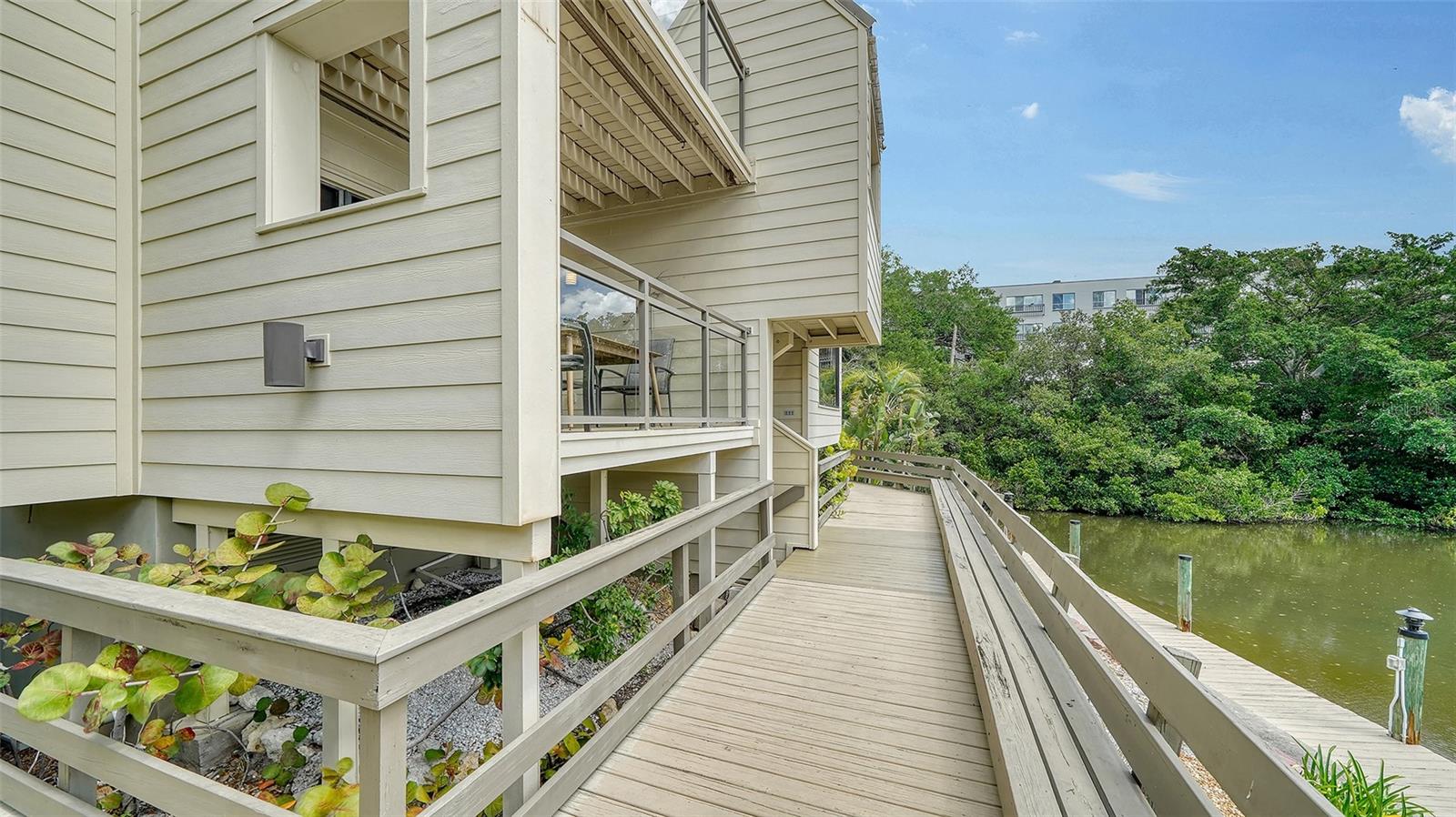 HUDSON OAKS - Residential Lease