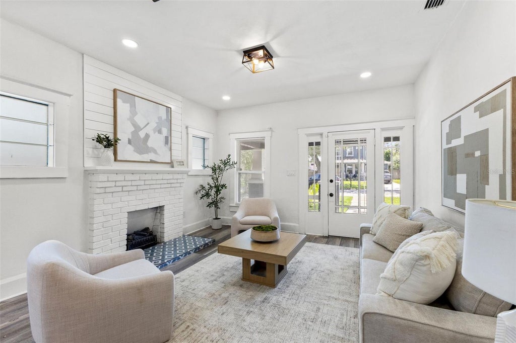 Photo of 303 W Curtis Street, Tampa, FL 33603 (MLS # TB8549831)