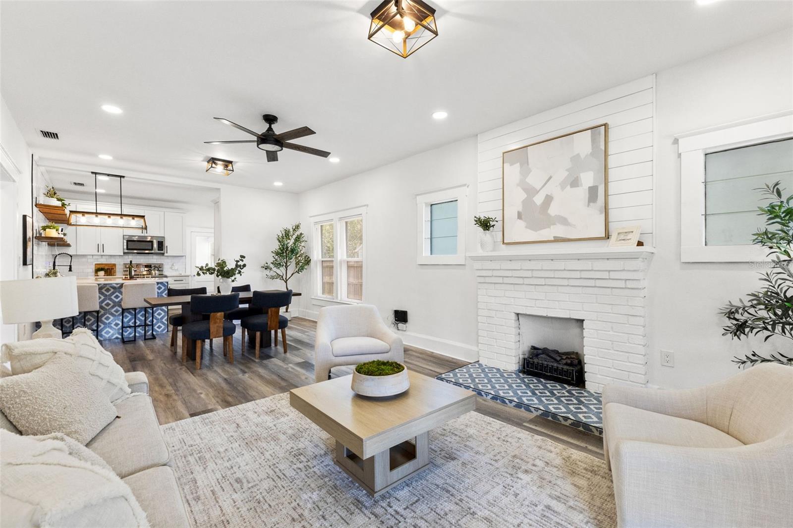 303 W CURTIS STREET