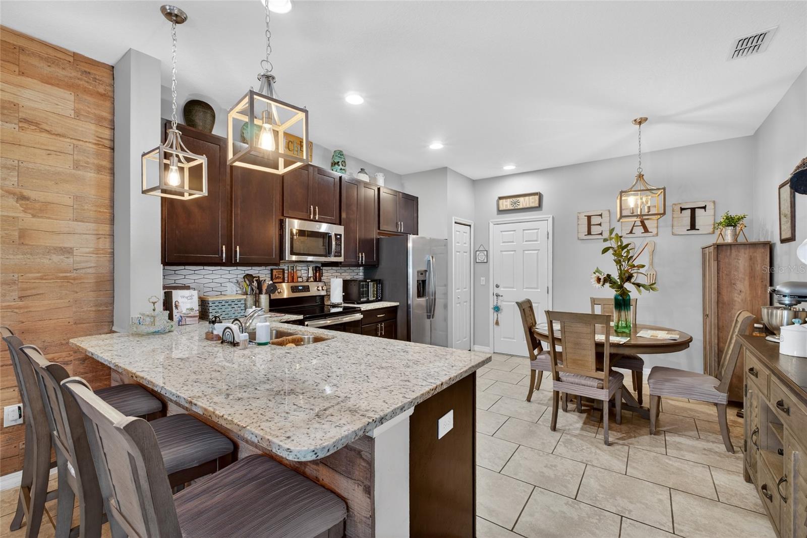 OAKTREE POINTE VILLAS - Residential