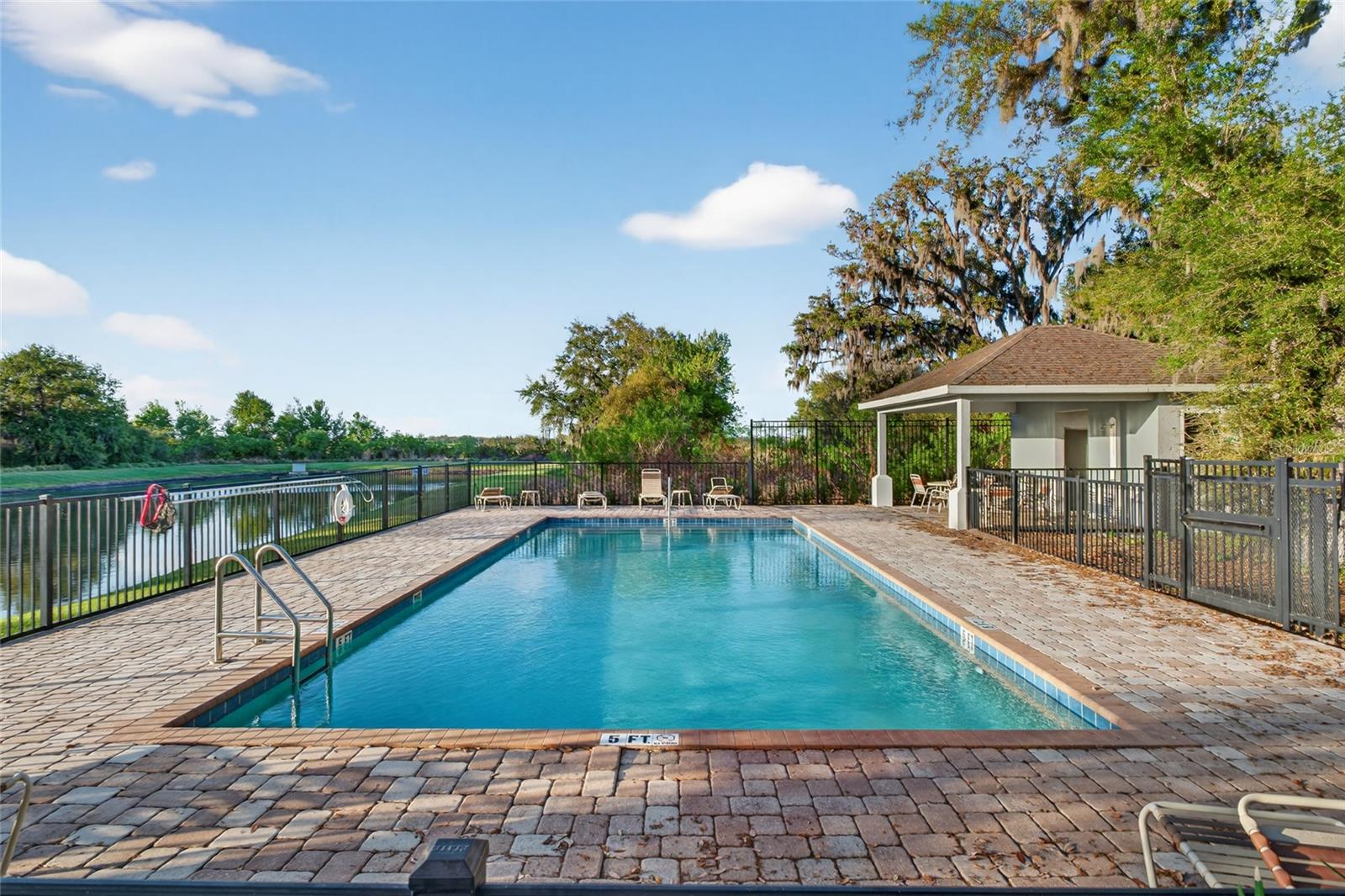 OAKTREE POINTE VILLAS - Residential