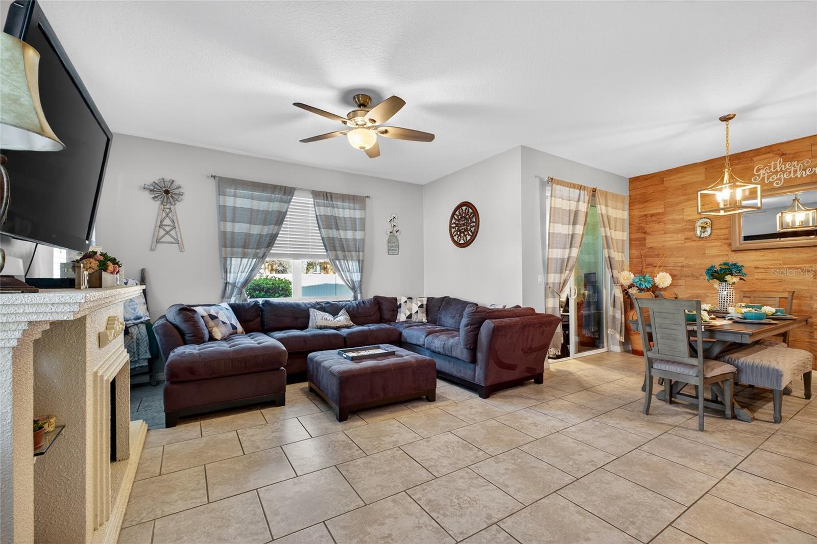 OAKTREE POINTE VILLAS - Residential