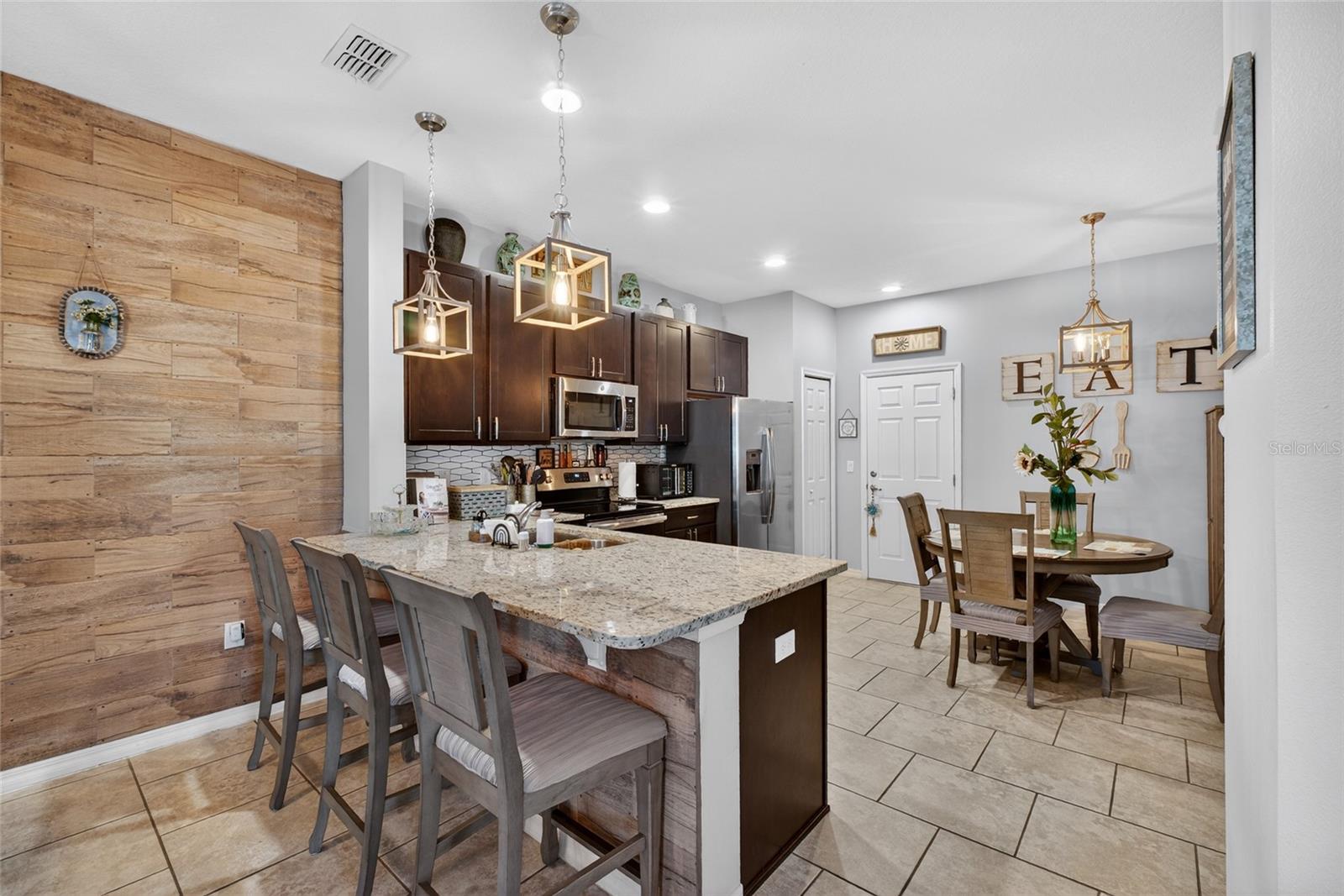 OAKTREE POINTE VILLAS - Residential