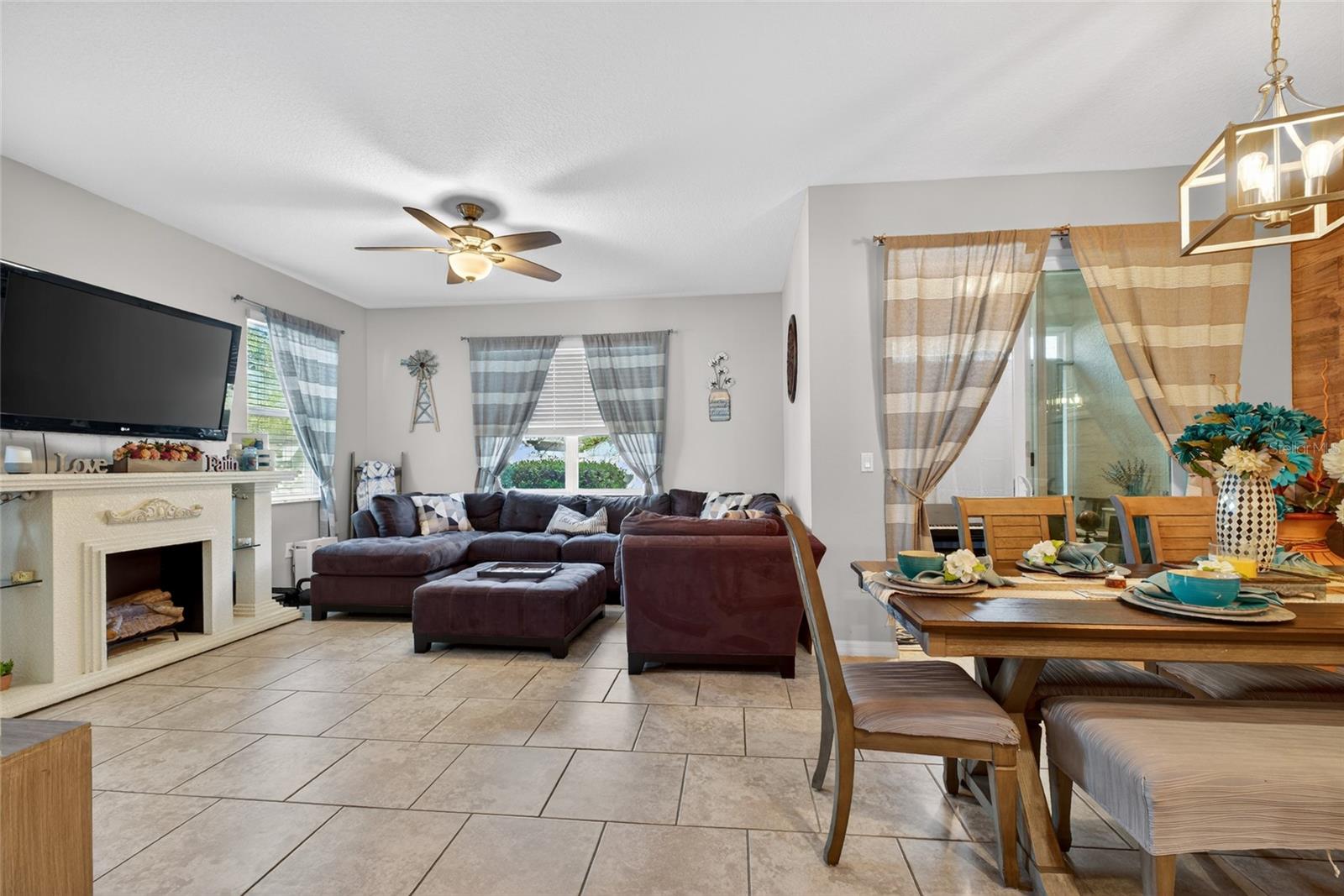 OAKTREE POINTE VILLAS - Residential