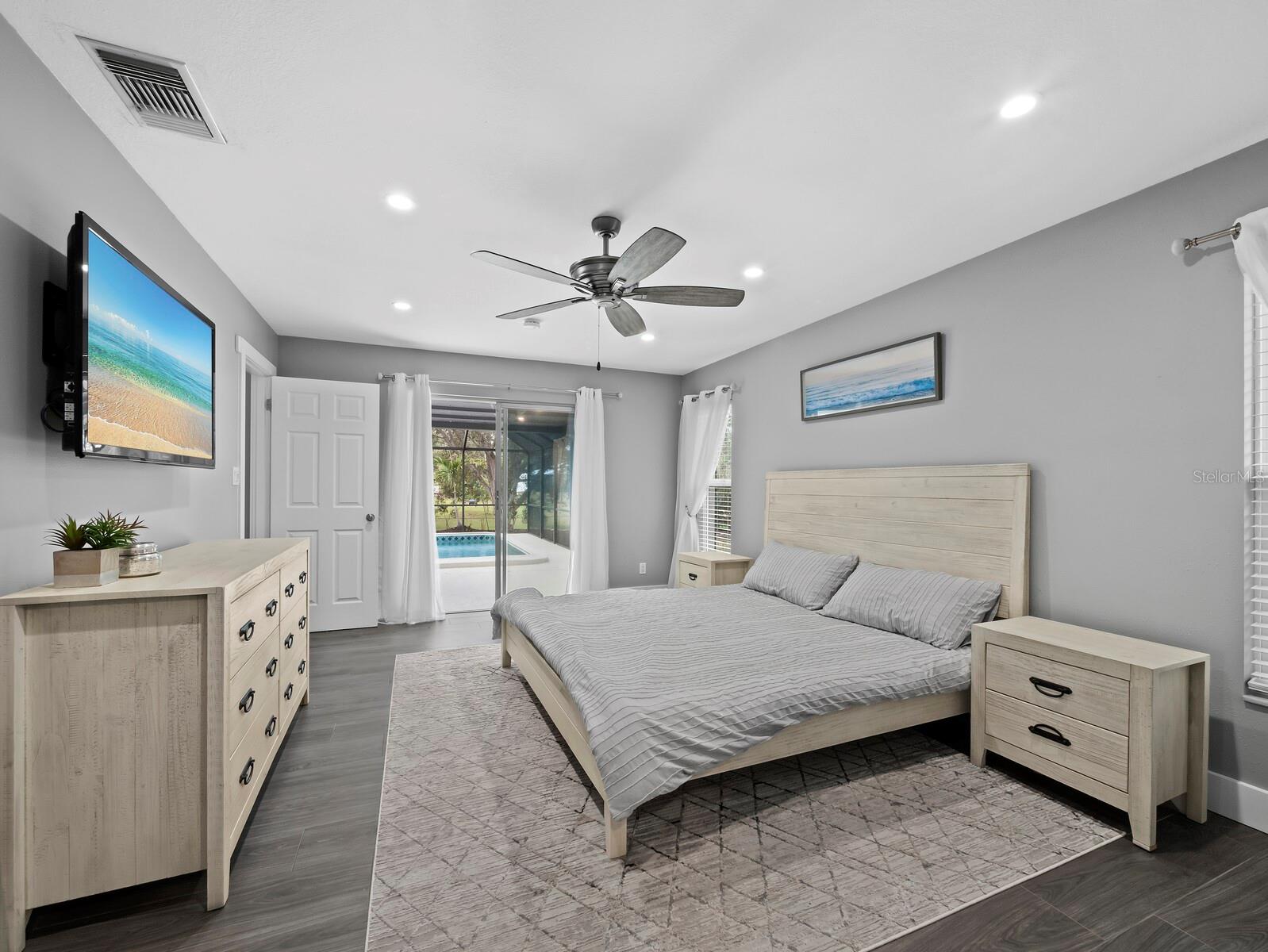 SOUTH GATE - Residential