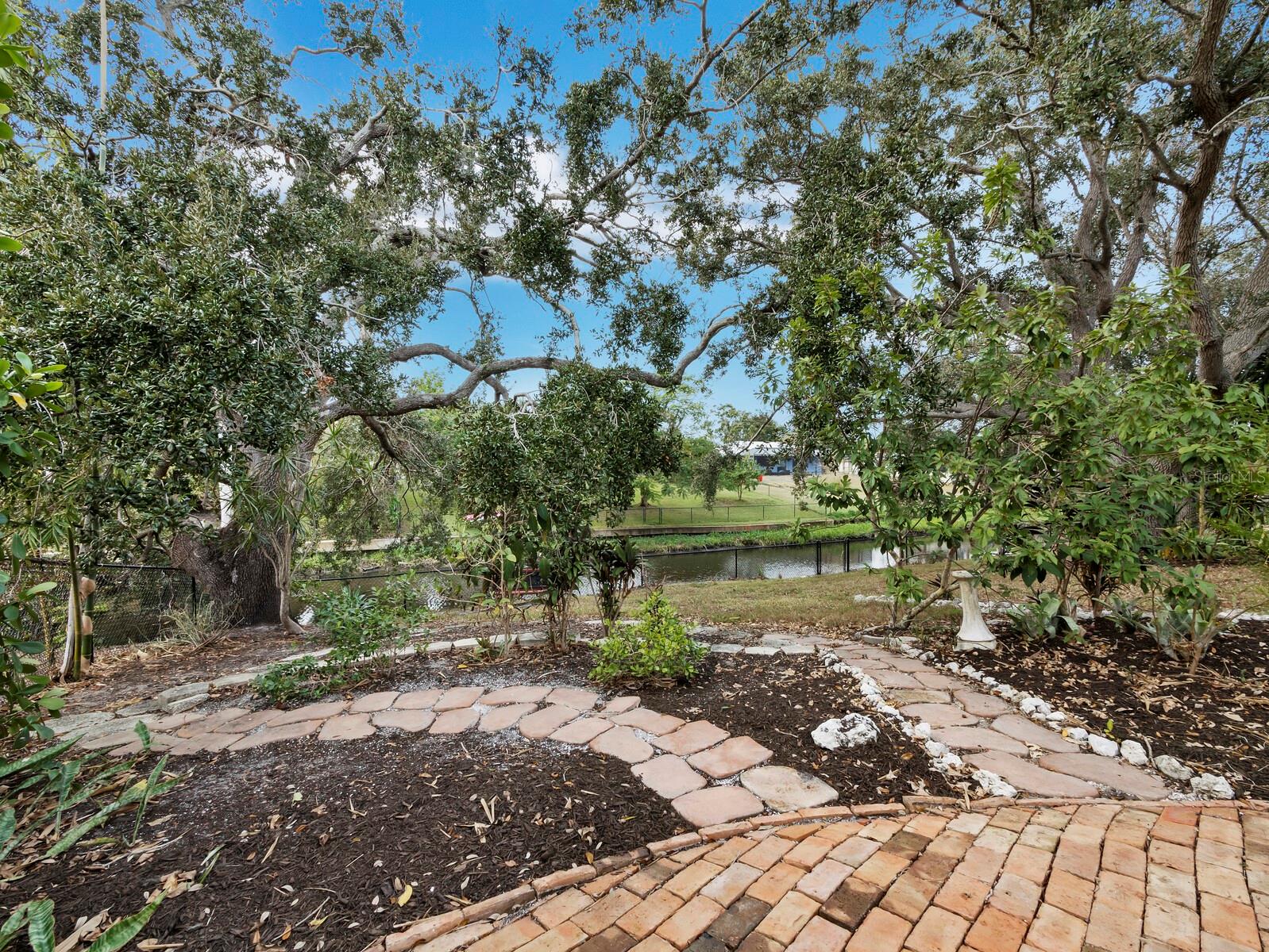 SOUTH GATE - Residential