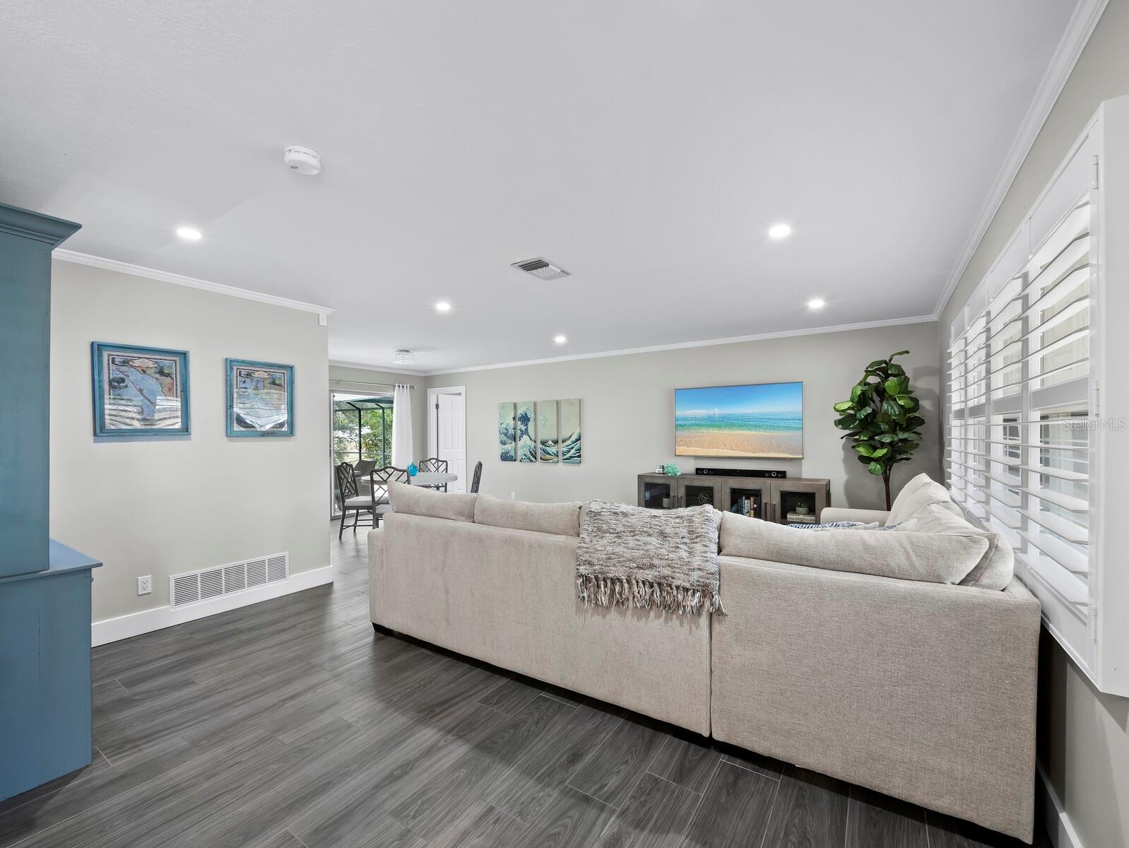 SOUTH GATE - Residential