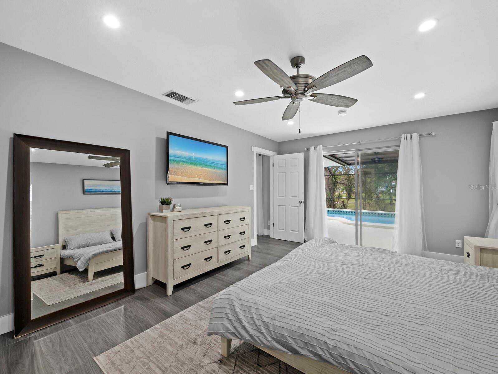 SOUTH GATE - Residential