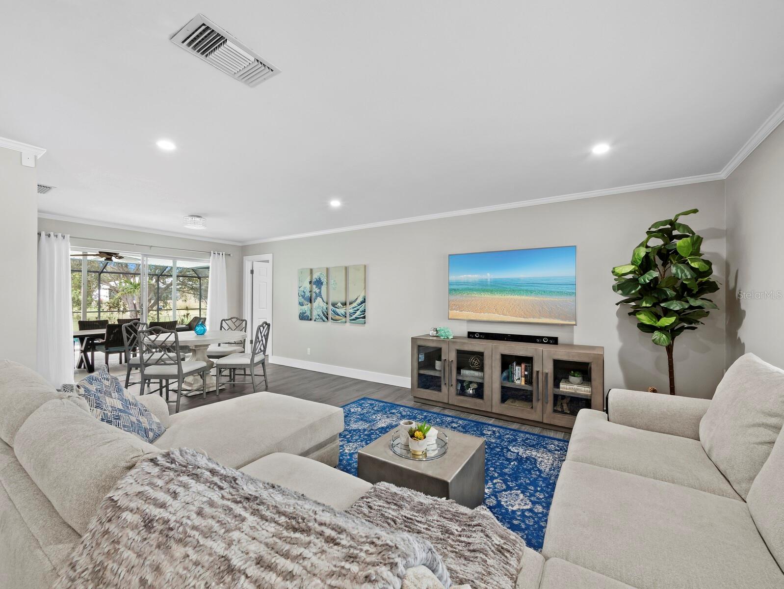 SOUTH GATE - Residential