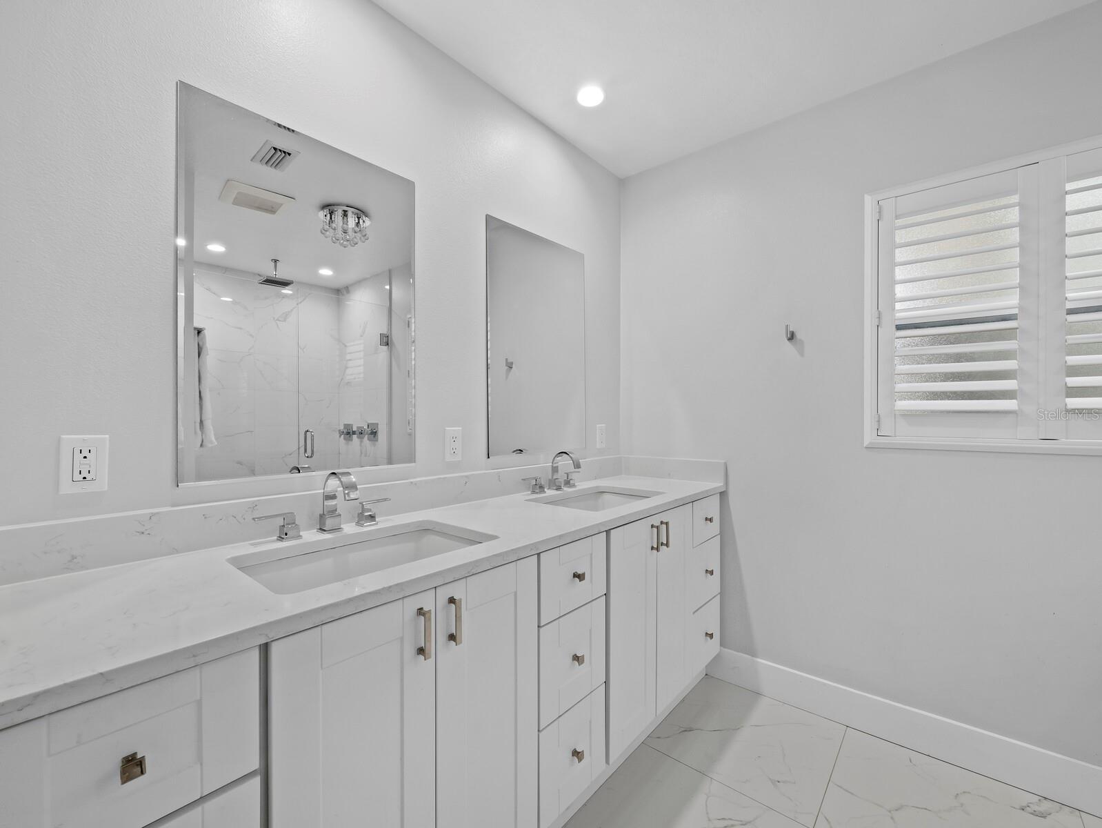 SOUTH GATE - Residential