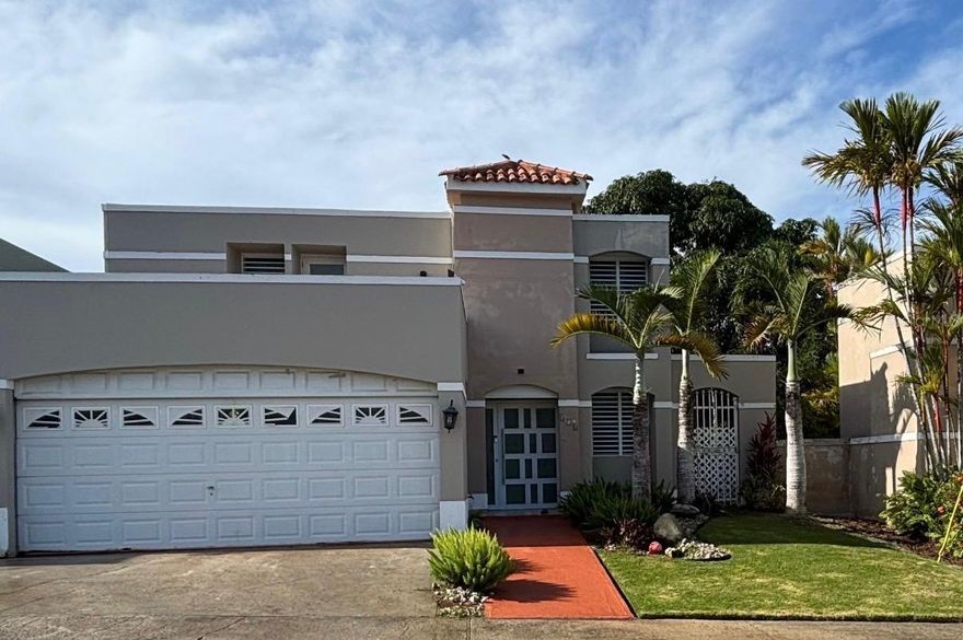Discover this beautiful two-level residence located in the exclusive gated community of River Edge Hills in Luquillo. This spacious home features 3 bedrooms, 2.5 bathrooms, and approximately 1,500 square feet of living area designated for comfort and functionality.

The property includes a laundry room and double carports. The primary suite offers a walk-in closed and private balcony, creating the perfect retreat. 

Situated on a generous and fully usable 600 square meters of land, this property offers significantly outdoor space.  Enjoy the lush backyard for endless possibilities for entertaining, gardening, or relaxation.

Residents of River-Edge Hills enjoy controlled access, a community pool, and a playground.  Ideally located just minutes from Balneario La Monserrate, the famous Luquillo Kiosks, La Pared Beach, and El Yunque National Forest, as well as Restaurants, supermarkets, pharmacies, and Malls.