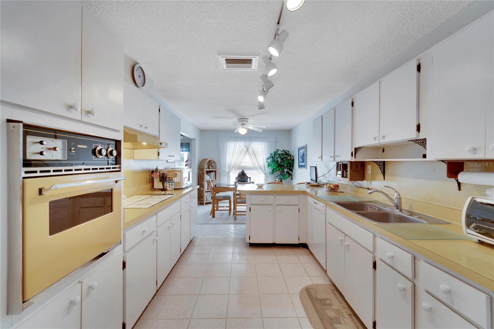 DEL WEBBS SUN CITY FLORIDA UN - Residential
