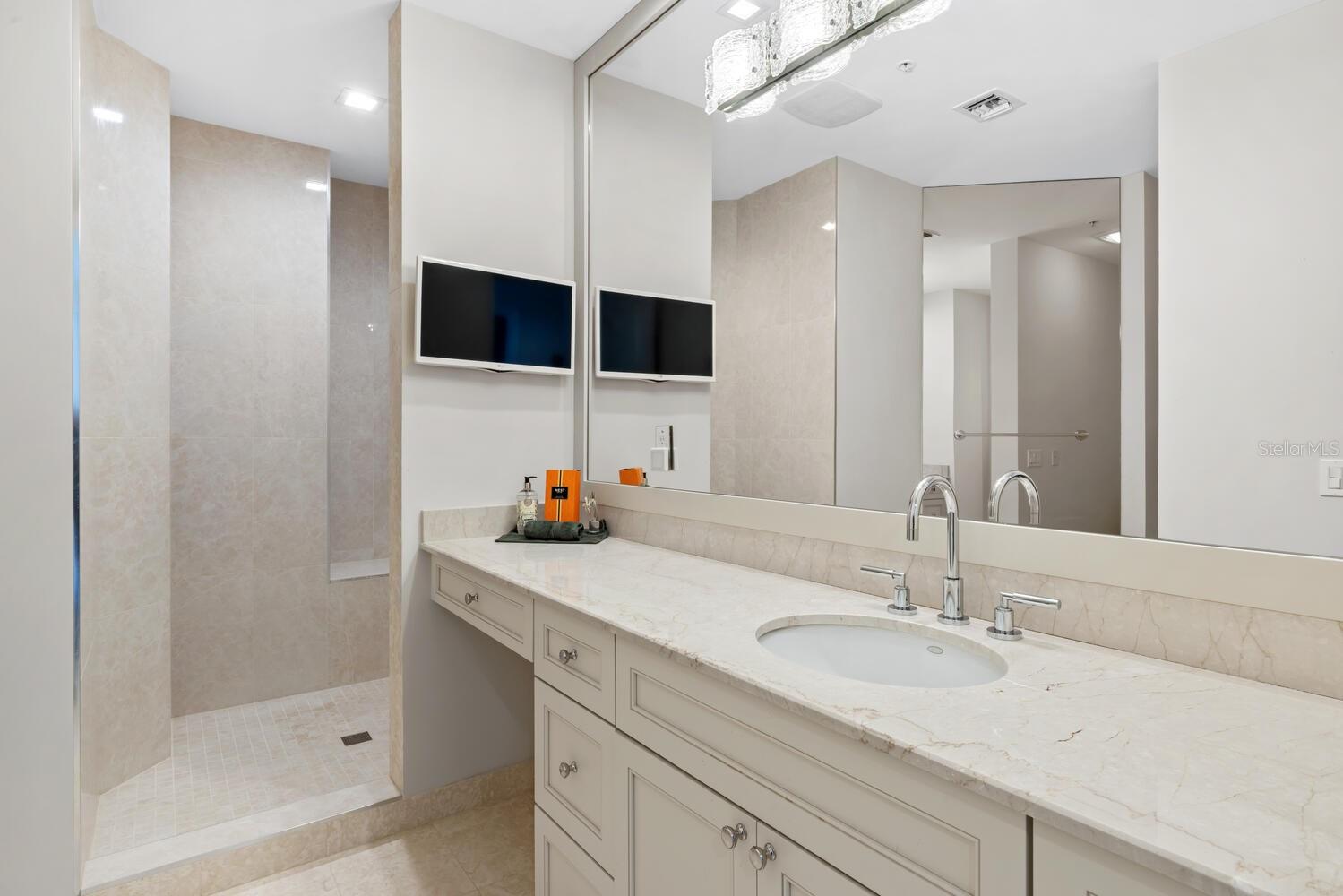 RESIDENCES AT THE RITZ CARLTON - Residential