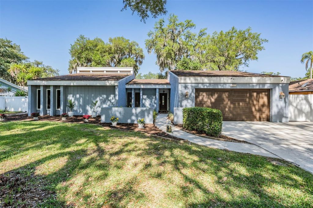 Photo of 6323 Oak Square E, Lakeland, FL 33813 (MLS # TB8504690)