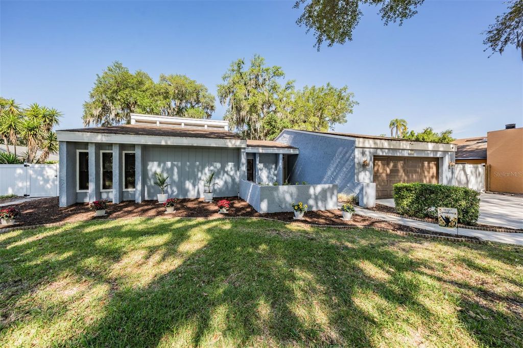 Photo of 6323 Oak Square E, Lakeland, FL 33813 (MLS # TB8504690)