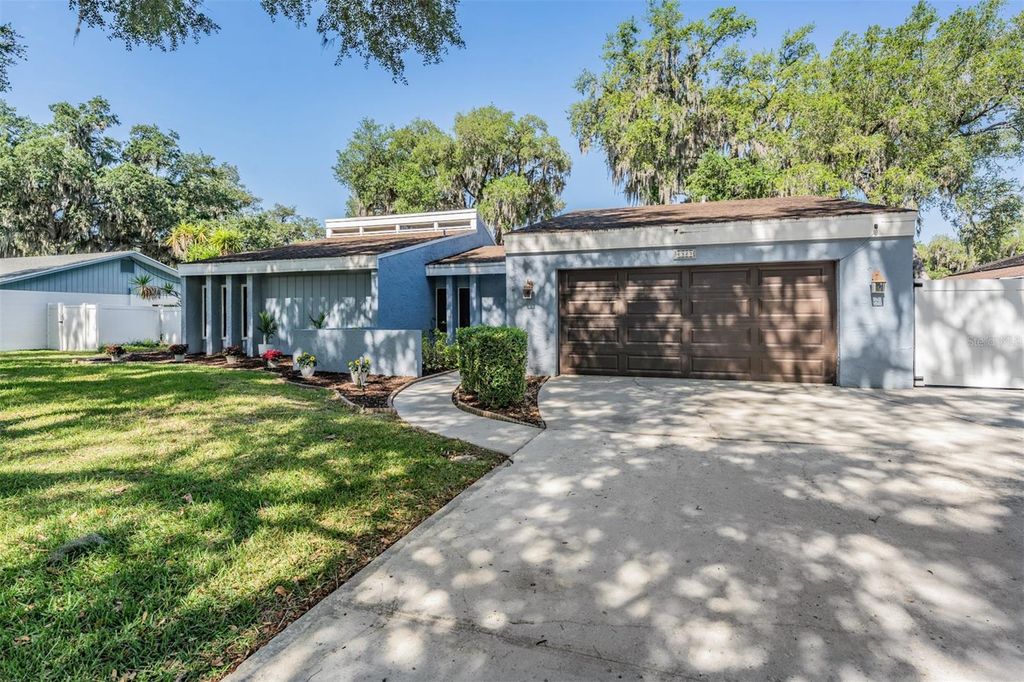 Photo of 6323 Oak Square E, Lakeland, FL 33813 (MLS # TB8504690)