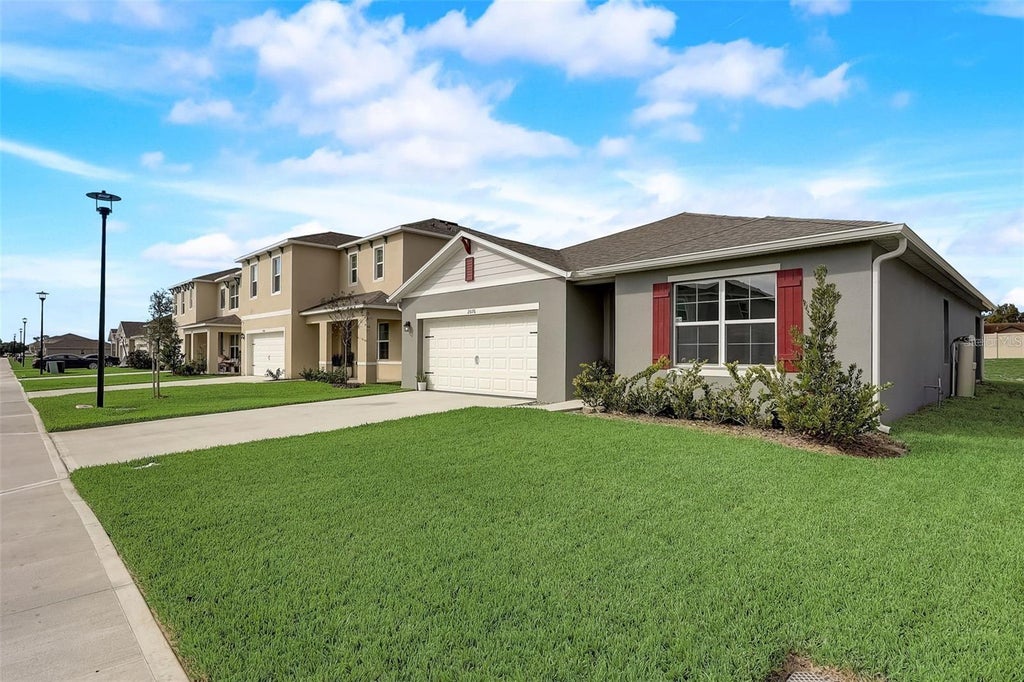 Photo of 2076 Tay Wes Dr, Saint Cloud, FL 34771 (MLS # S5160030)
