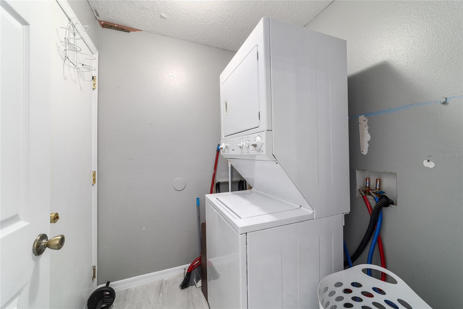 SILVER SPGS SHORES UN 24 - Residential