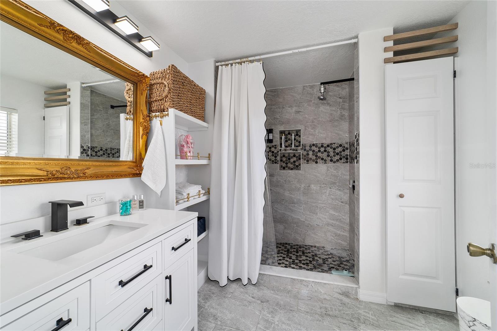 SILVER SPGS SHORES UN 24 - Residential