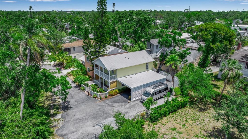 Photo of 508 Howard Court, Sarasota, FL 34236 (MLS # A4669556)