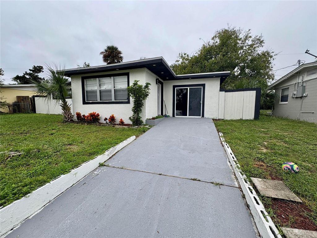 Photo of 1122 Lewis Drive, Daytona Beach, FL 32117 (MLS # O6365450)