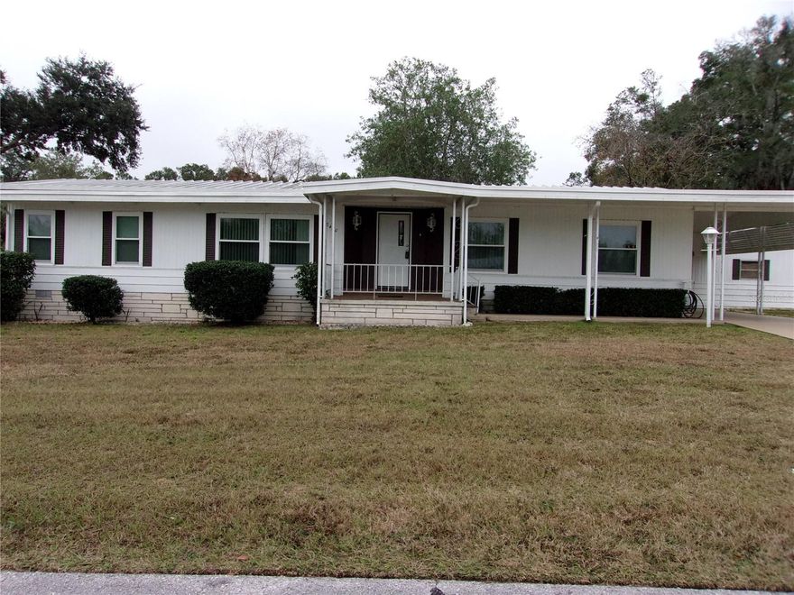 Come take a look at this 3 bed 2 bath mobile home in the all ages community of Ocala East Villas. You own the land as well, no lot rent. Affordable living with the HOA being $150 per month which includes water, sewer, and trash as well. as use of the community facilities which include pool, clubhouse and workout room. Monthly activities to keep you in touch with your neighbors.