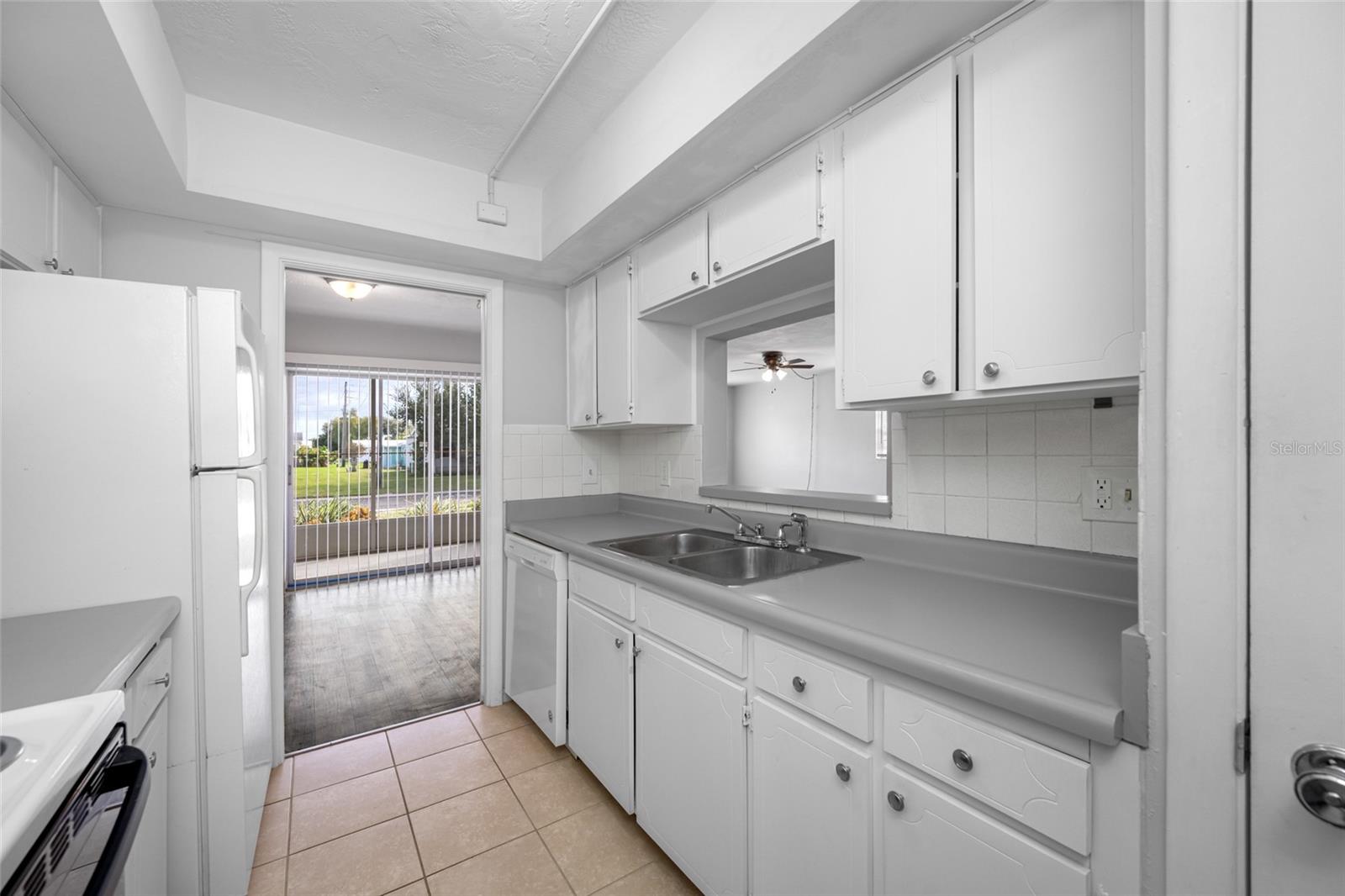 ACREAGE & UNREC - Residential Lease