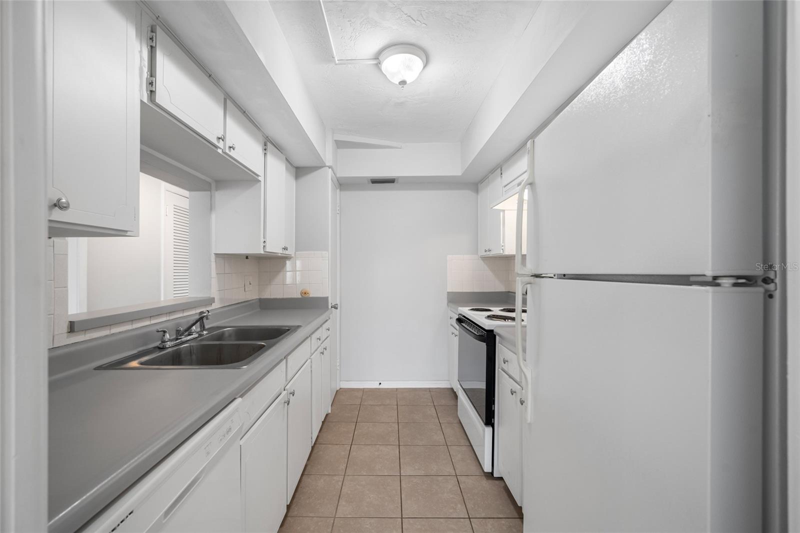 ACREAGE & UNREC - Residential Lease