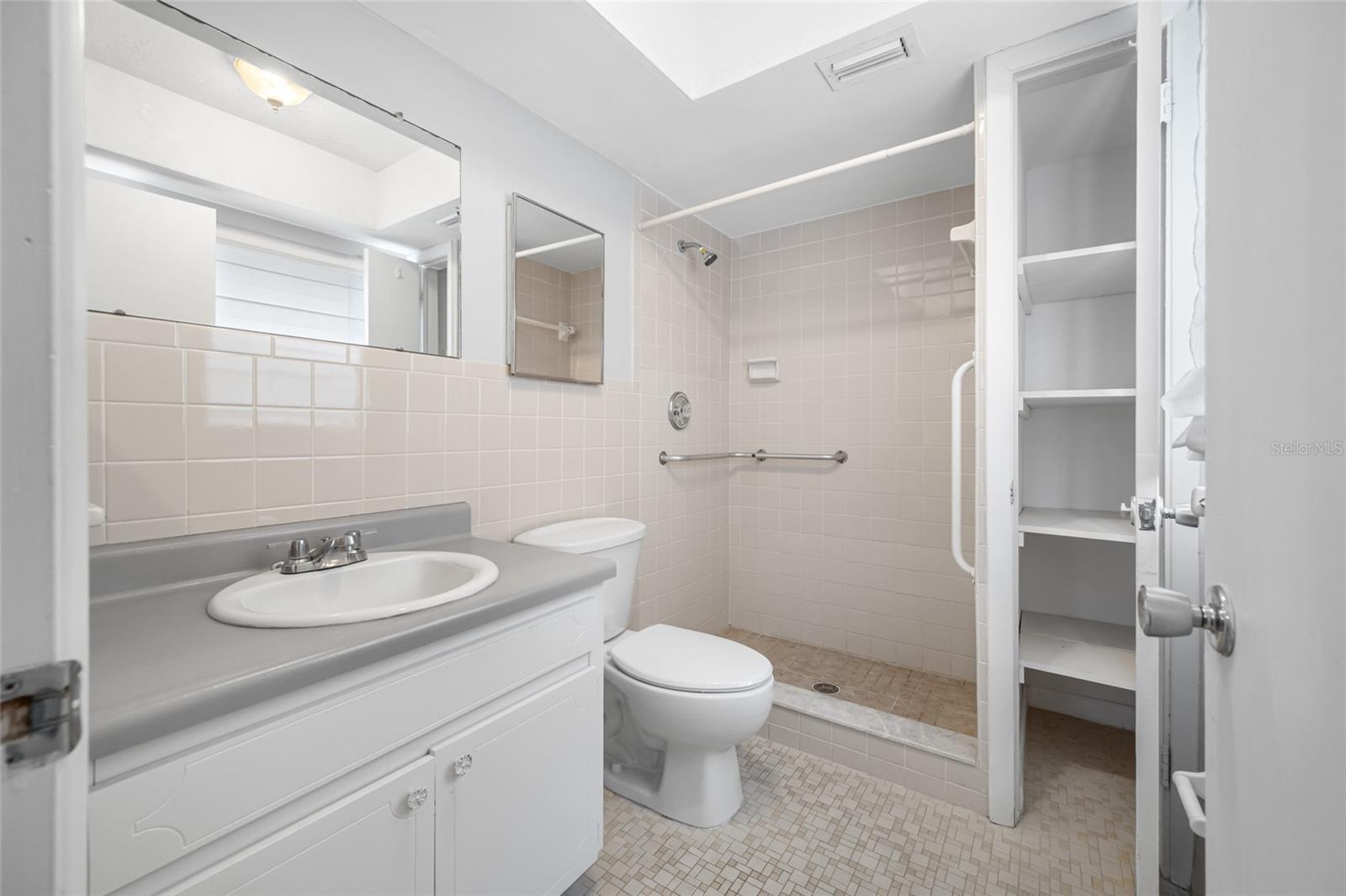 ACREAGE & UNREC - Residential Lease