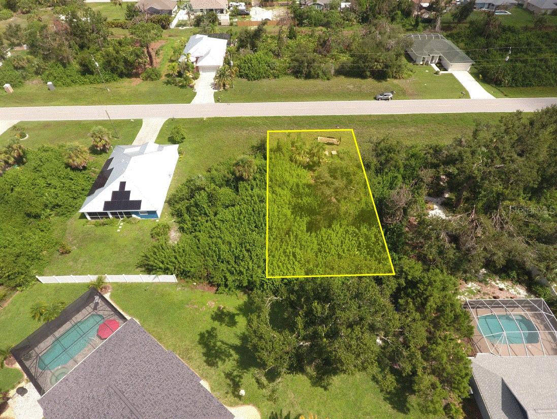 Cleared Vacant Lot with a County approved house project ready to be built.
Some fees have been already paid and are included in the price. Permit application paid, Roof Truss design paid, house design paid, survey paid, mulching and tree removal is done, taxes 2024 paid. You can use us to build your house or bring your own General Contractor.
Commin