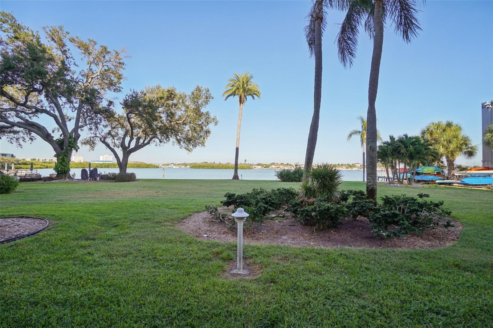 SHORE CREST BLDG - Residential