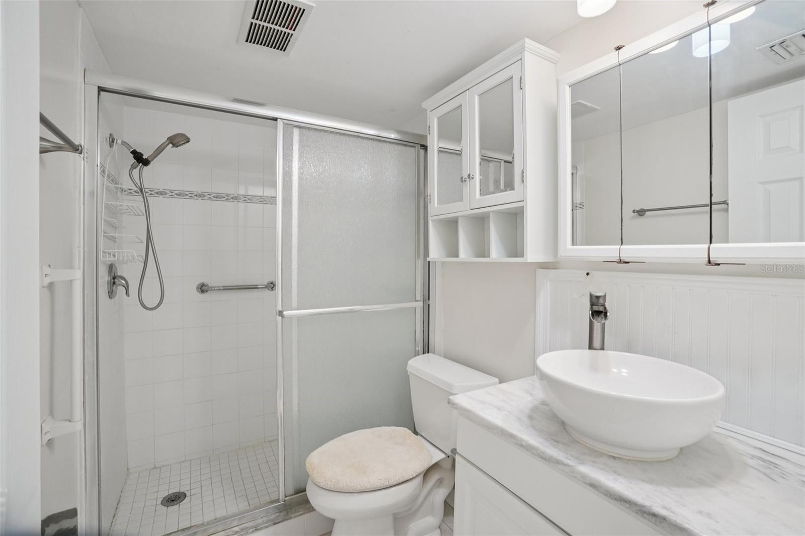 SHORE CREST BLDG - Residential