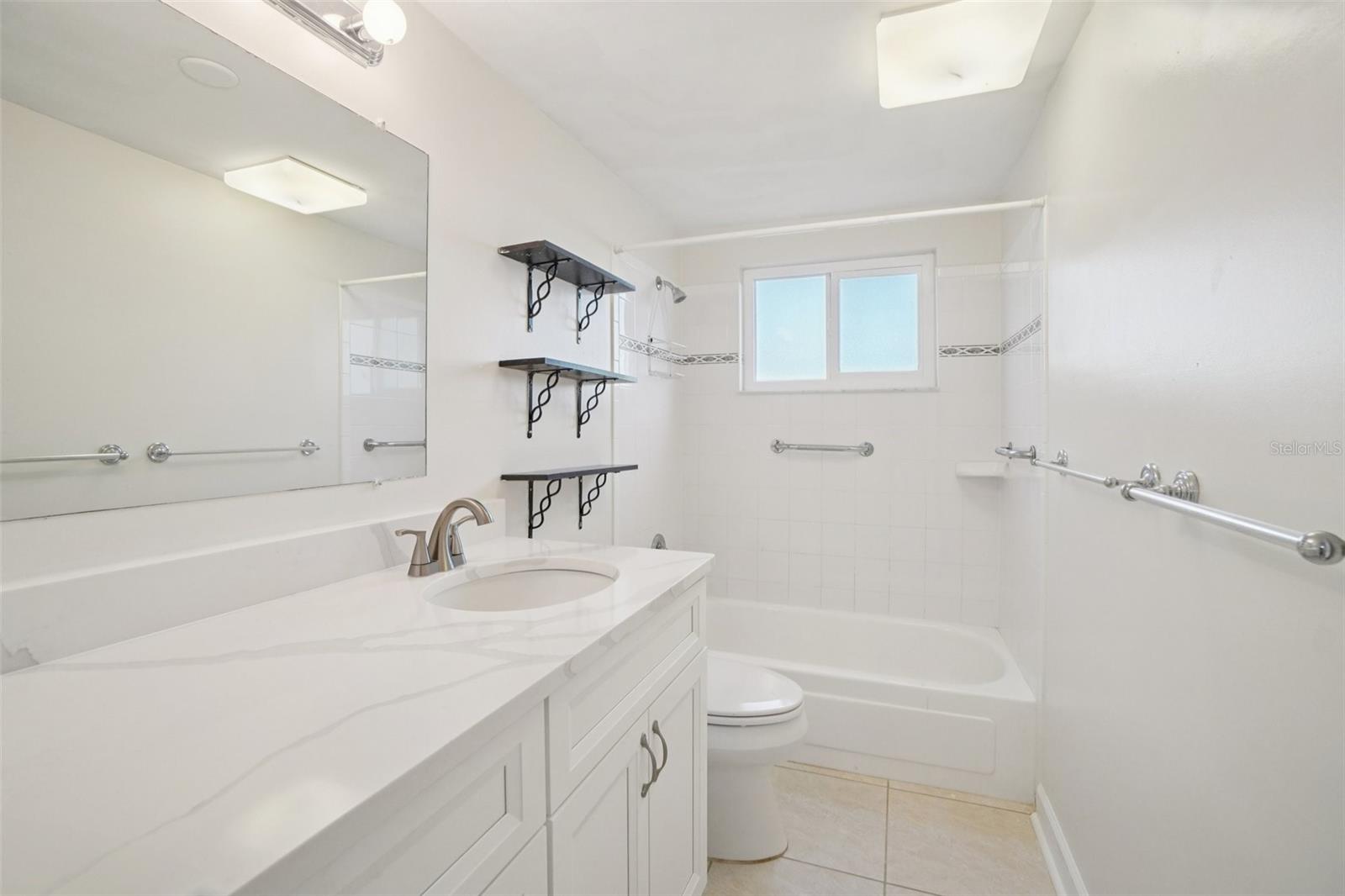 SHORE CREST BLDG - Residential