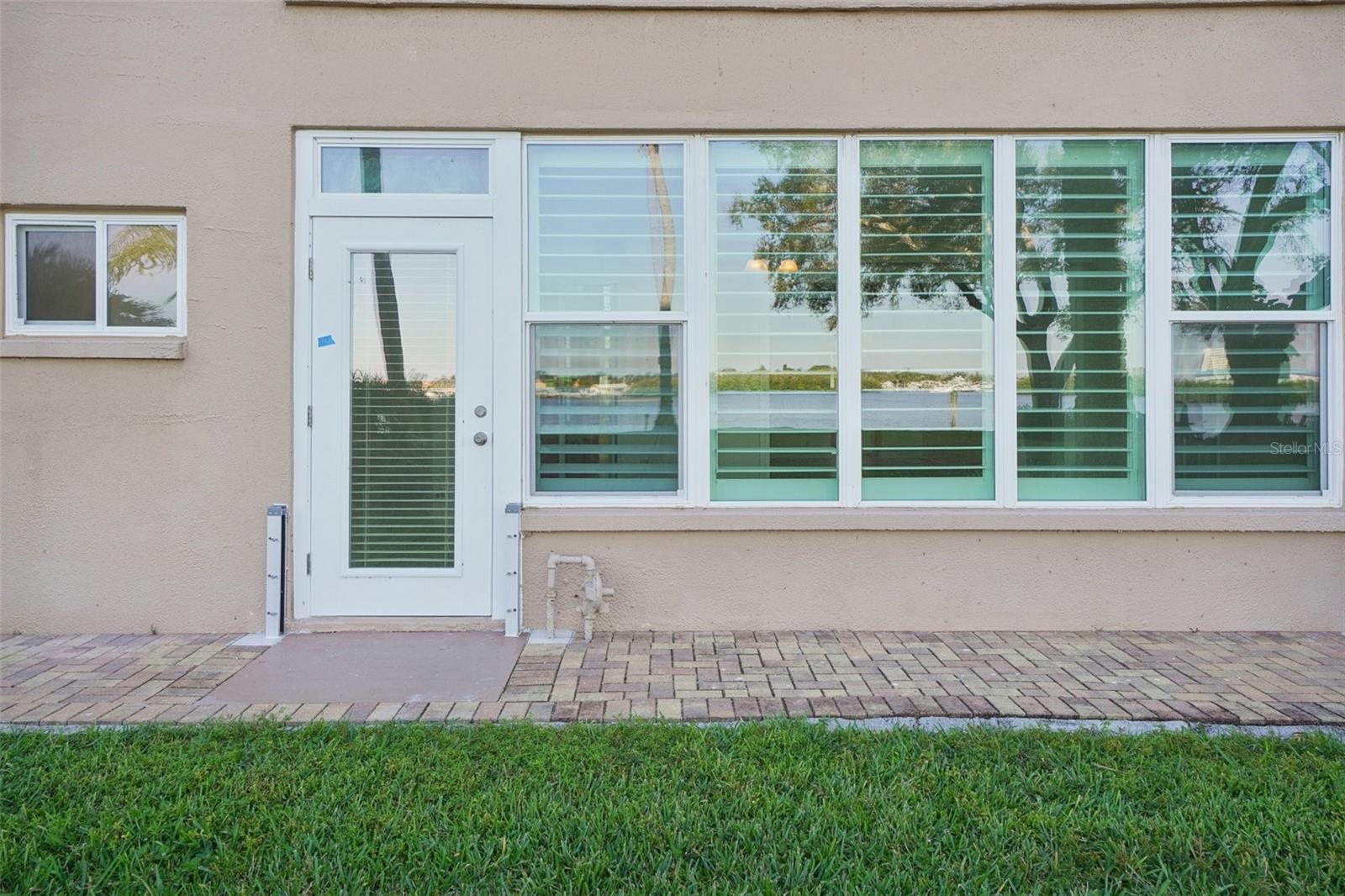 SHORE CREST BLDG - Residential