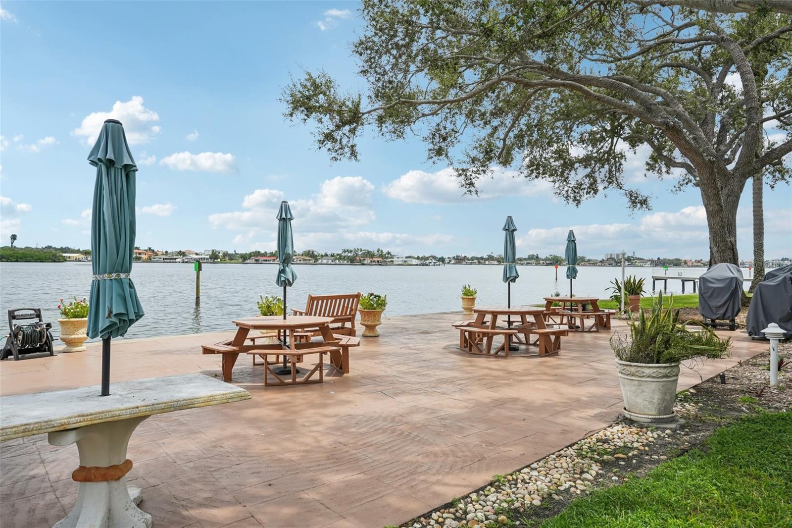 SHORE CREST BLDG - Residential