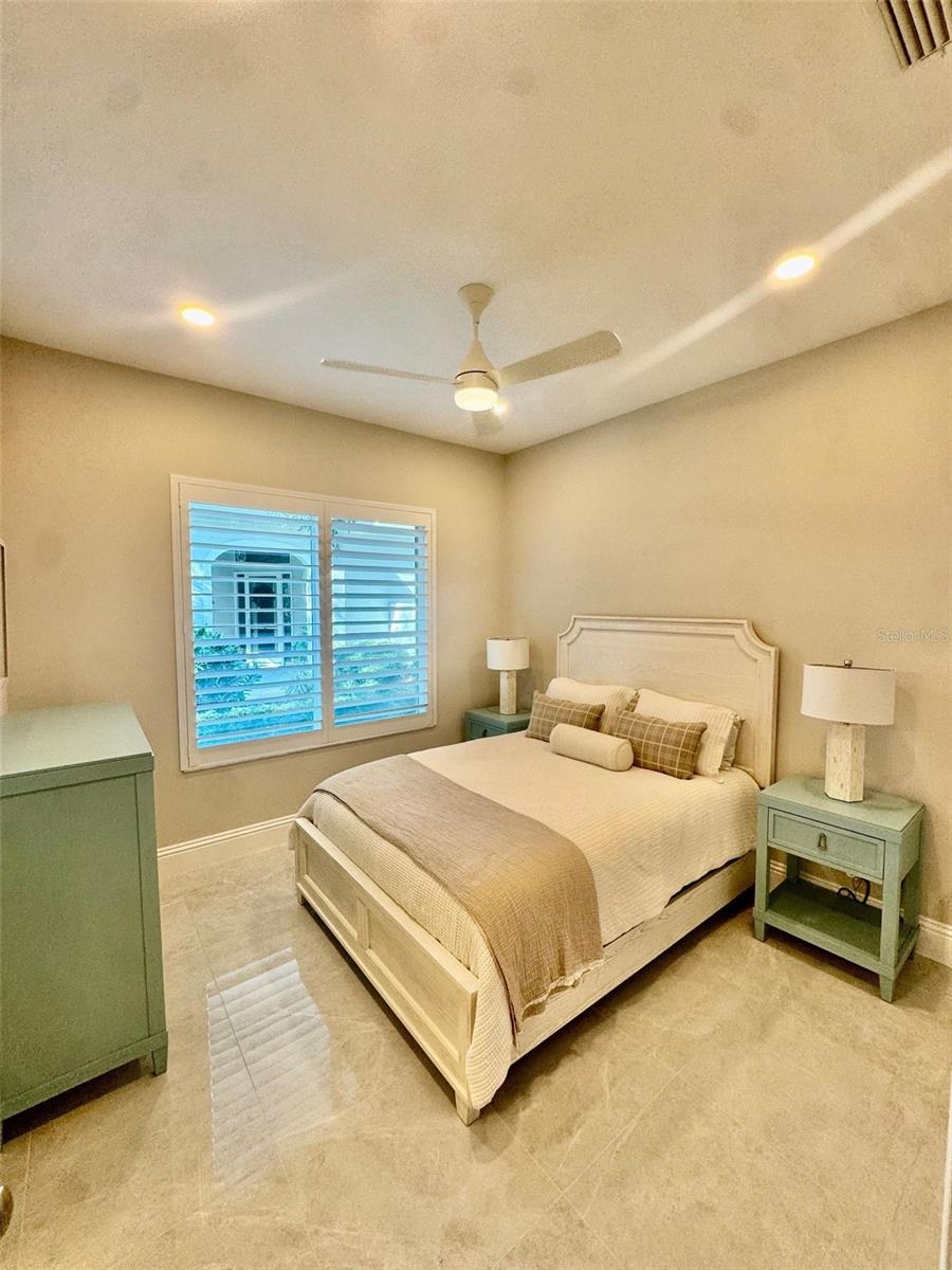 BISHOPS COURT AT OAKS PRESERVE - Residential Lease