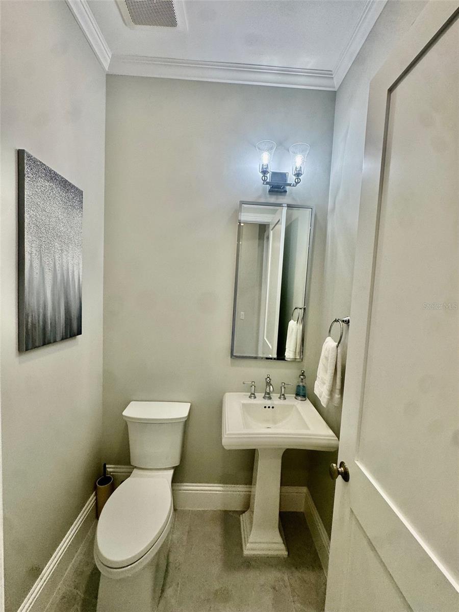 BISHOPS COURT AT OAKS PRESERVE - Residential Lease