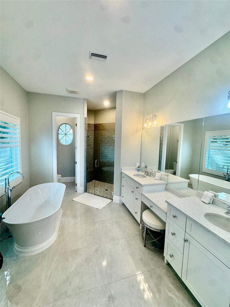 BISHOPS COURT AT OAKS PRESERVE - Residential Lease