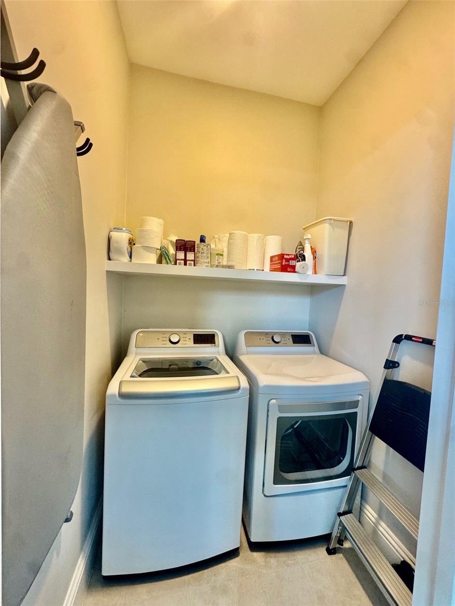 BISHOPS COURT AT OAKS PRESERVE - Residential Lease