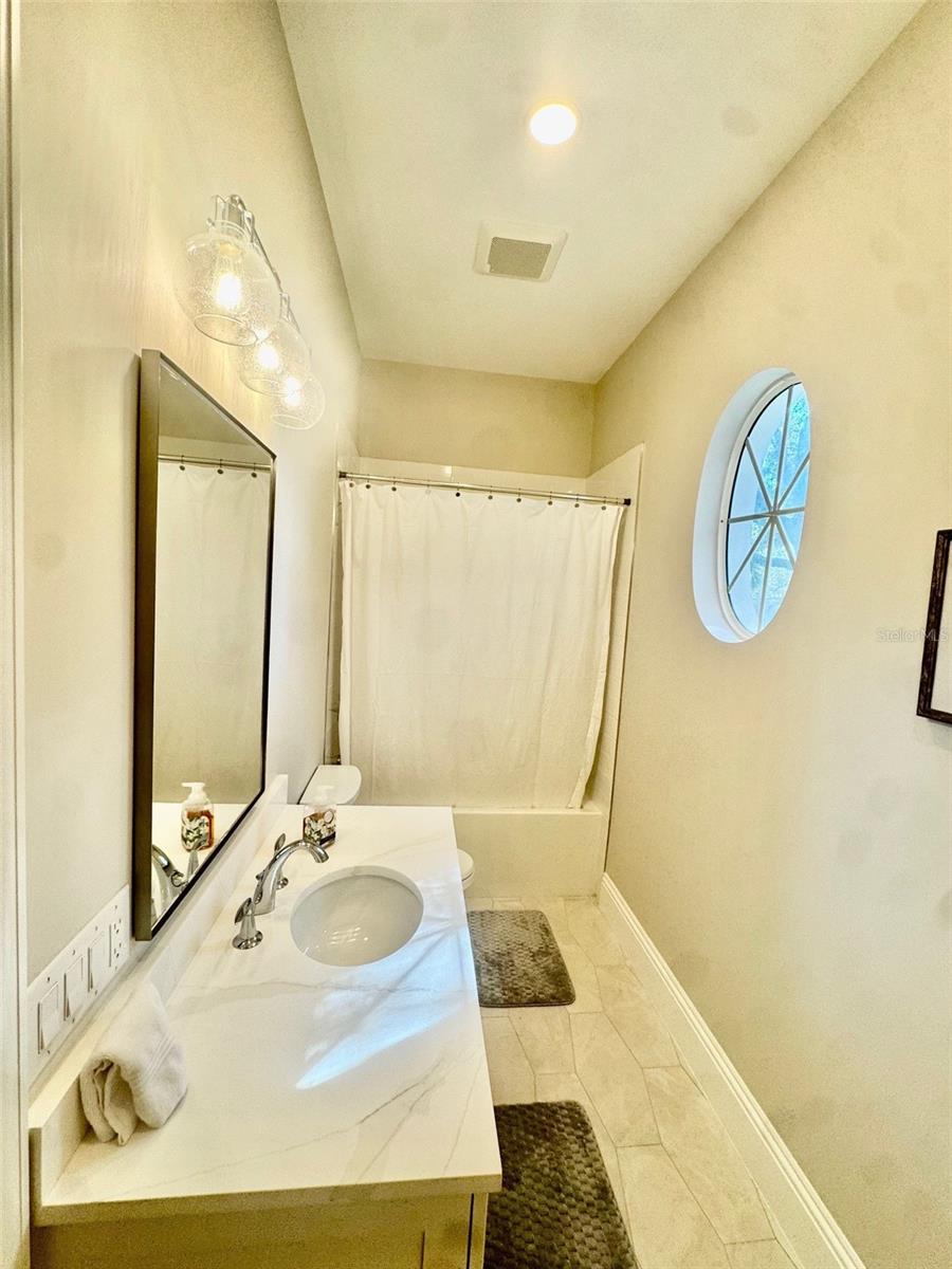 BISHOPS COURT AT OAKS PRESERVE - Residential Lease