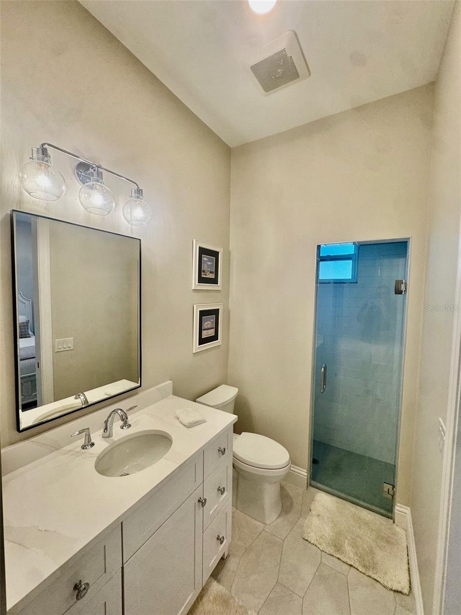 BISHOPS COURT AT OAKS PRESERVE - Residential Lease