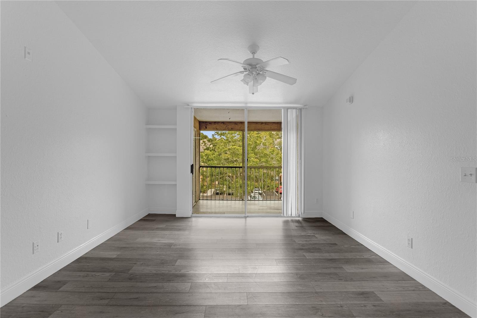 SANDLAKE PRIVATE RESIDENCES BL - Residential Lease