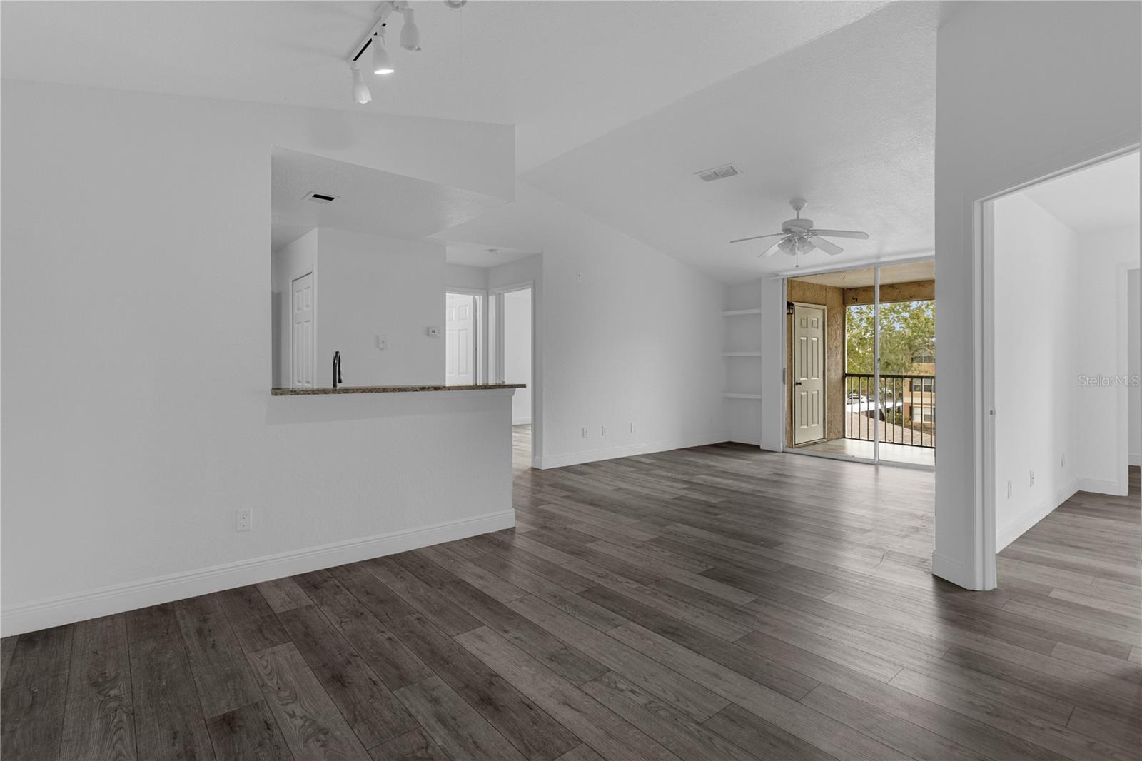 SANDLAKE PRIVATE RESIDENCES BL - Residential Lease